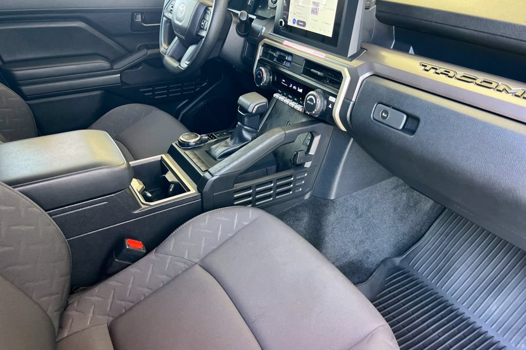 Certified 2025 Toyota Tacoma SR5 AWD/4WD image 19