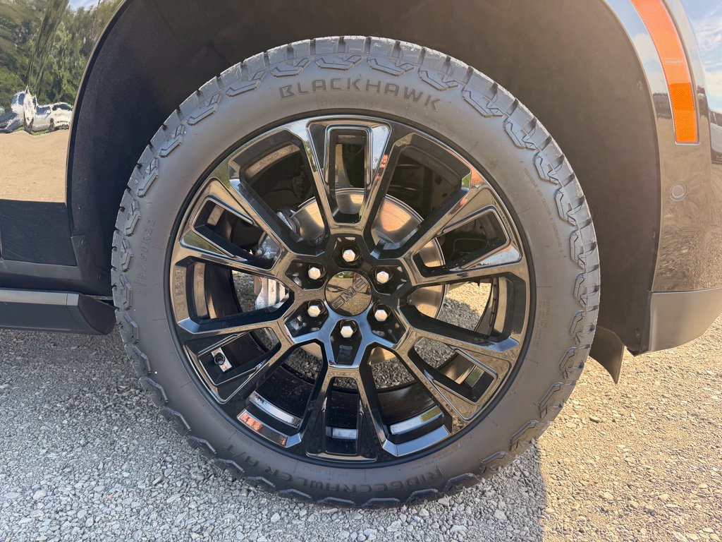 Used 2026 GMC Yukon Denali w/ Sun & Power Step Package AWD/4WD image 29
