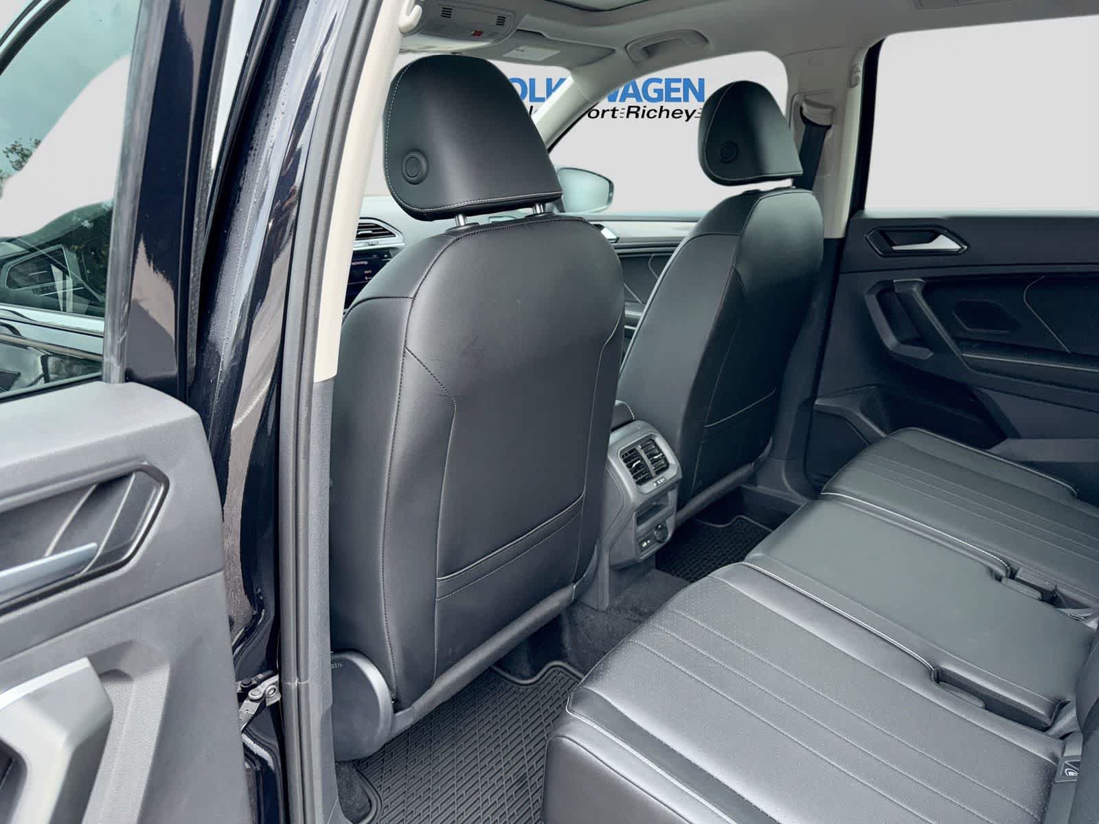 Used 2024 Volkswagen Tiguan SE w/ Panoramic Sunroof Package FWD image 25