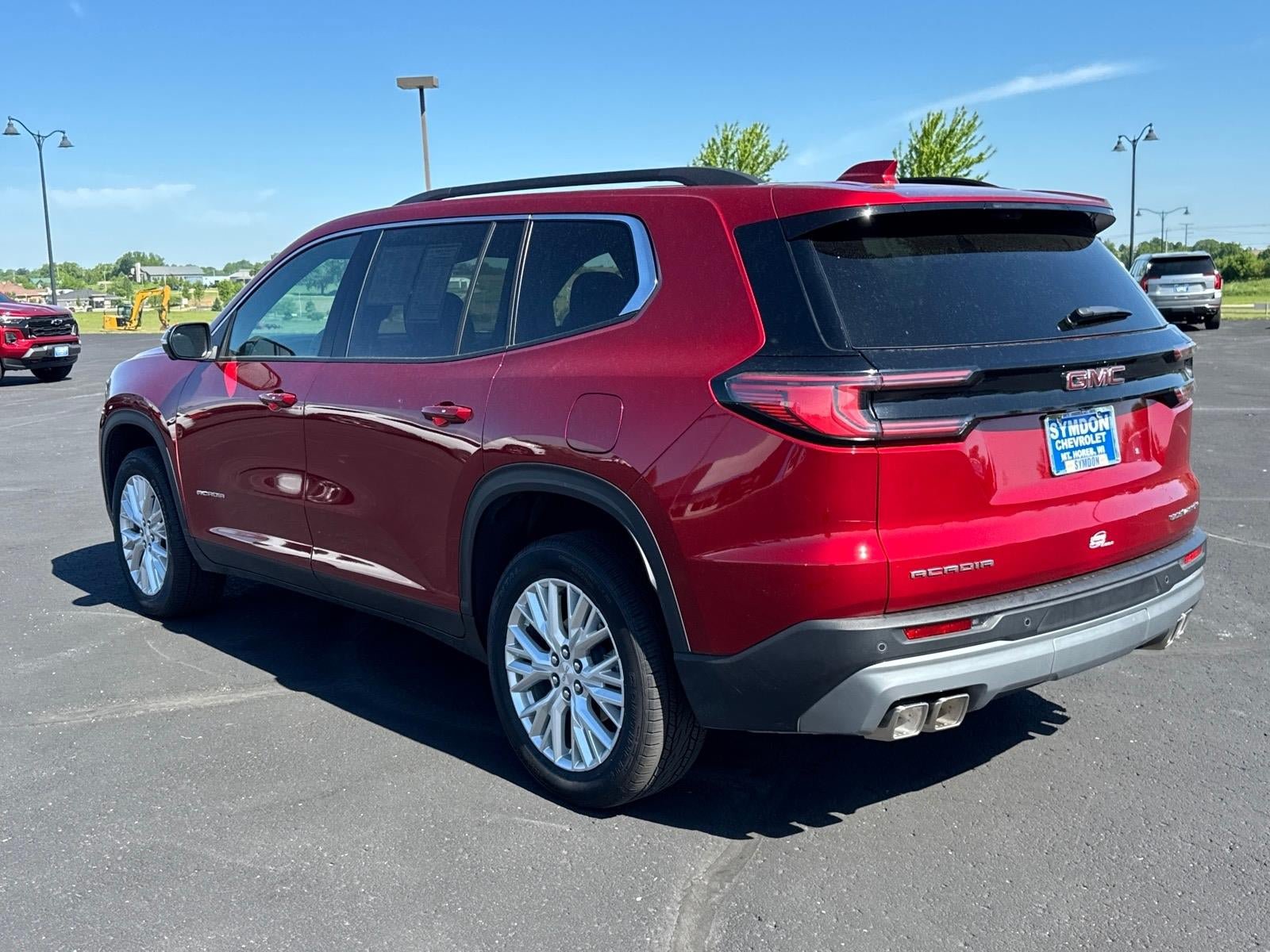 Used 2026 GMC Acadia Elevation w/ Elevation Premium Package FWD image 3