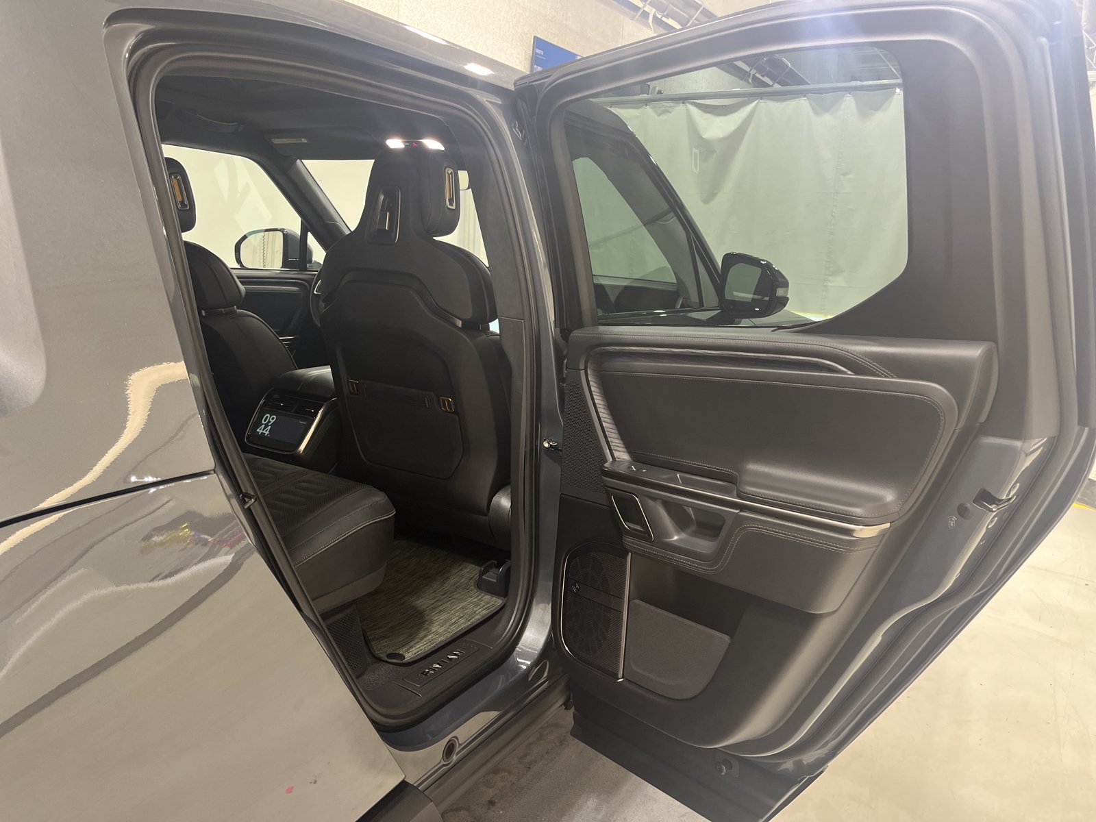 Used 2024 Rivian R1T Adventure AWD/4WD image 19