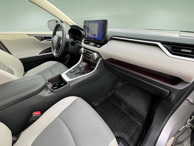 Used 2023 Toyota RAV4 Limited image 34