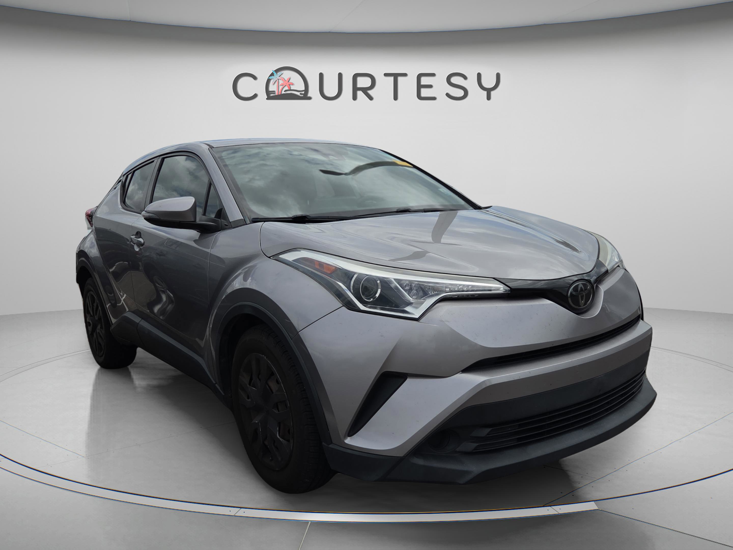 Used 2019 Toyota C-HR LE image 3