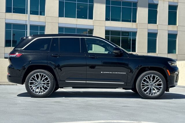 New 2026 Jeep Grand Cherokee Summit AWD/4WD image 3
