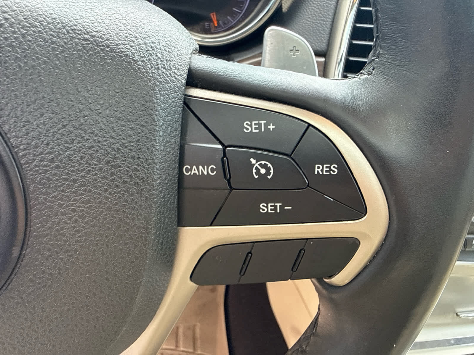Used 2017 Jeep Grand Cherokee Limited w/ Luxury Group II RWD image 11