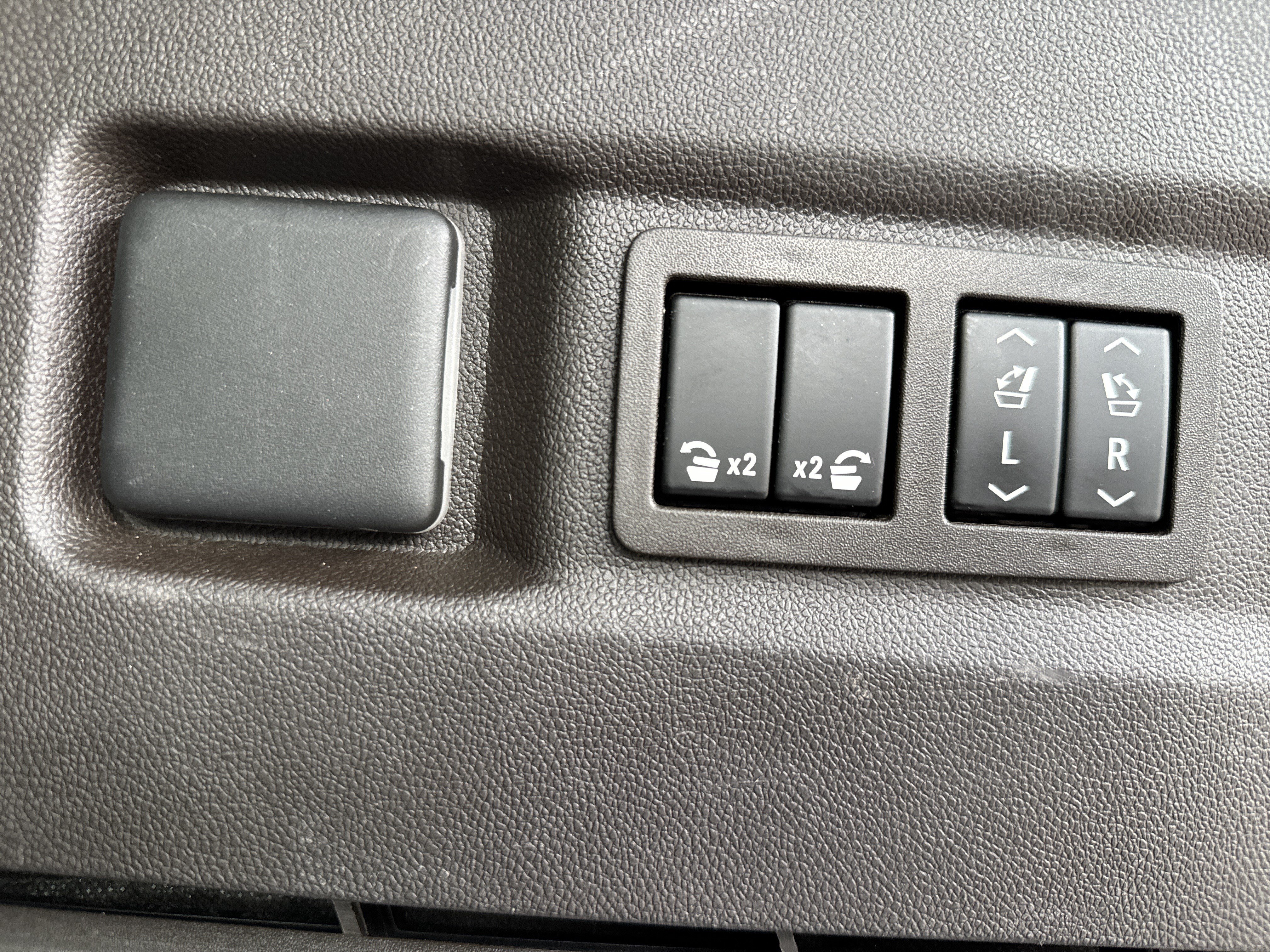 Used 2022 GMC Yukon SLT w/ SLT Premium Package RWD image 37