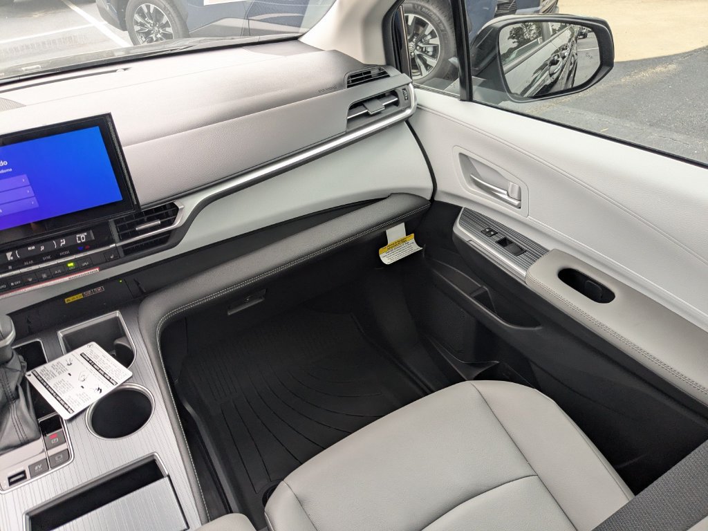 New 2026 Toyota Sienna XLE FWD image 15