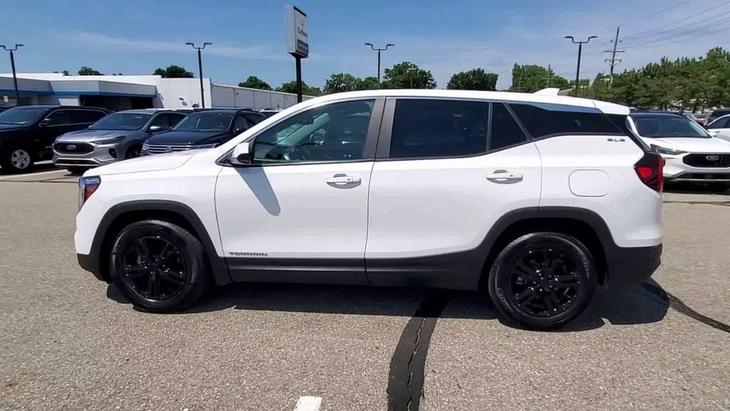 Used 2023 GMC Terrain SLE FWD image 5