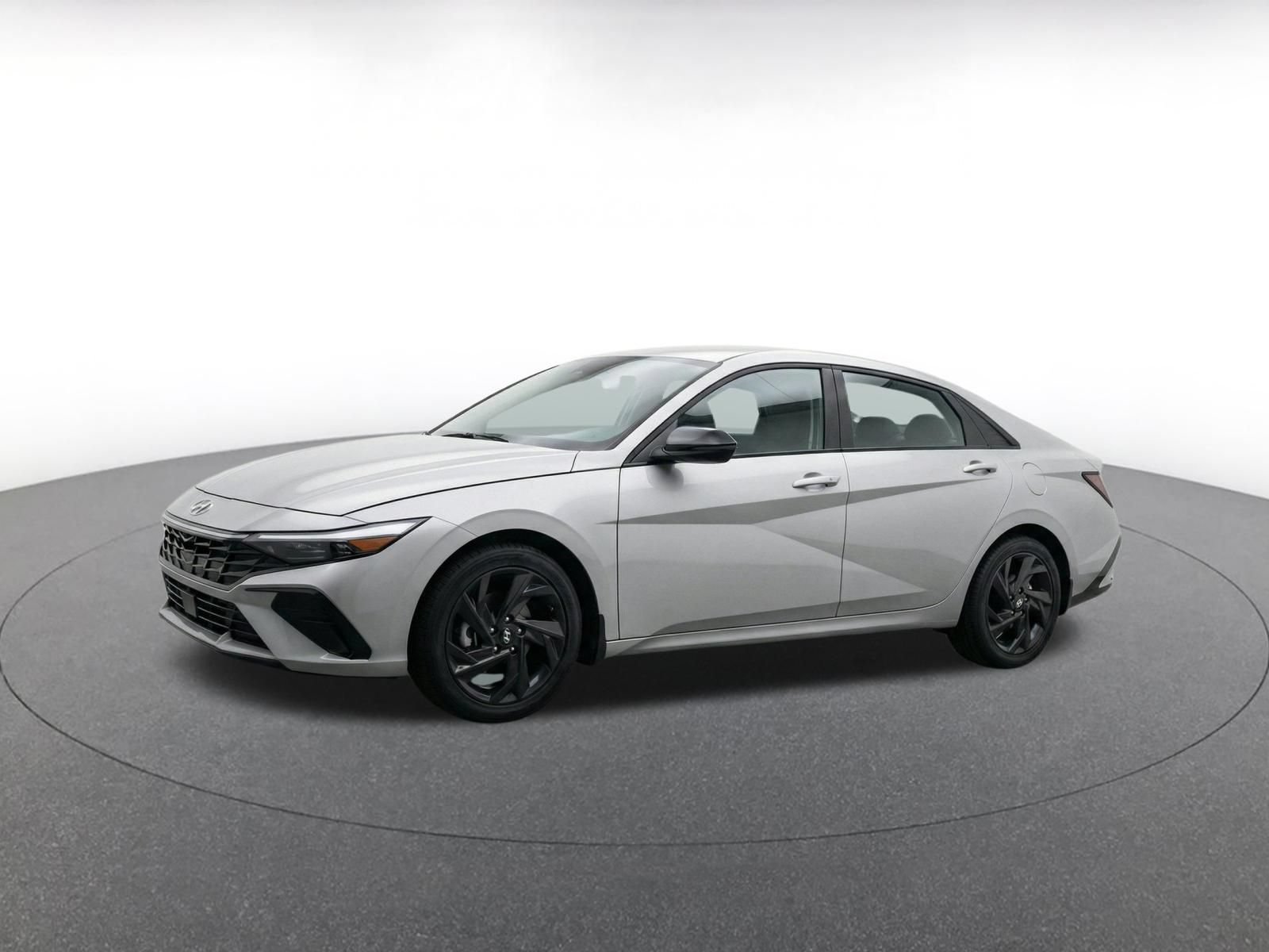 Used 2026 Hyundai Elantra Sport FWD image 3