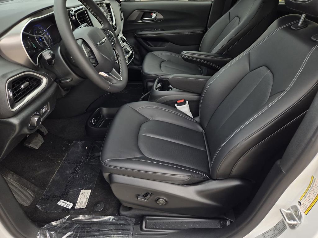 New 2026 Chrysler Voyager LX FWD image 16