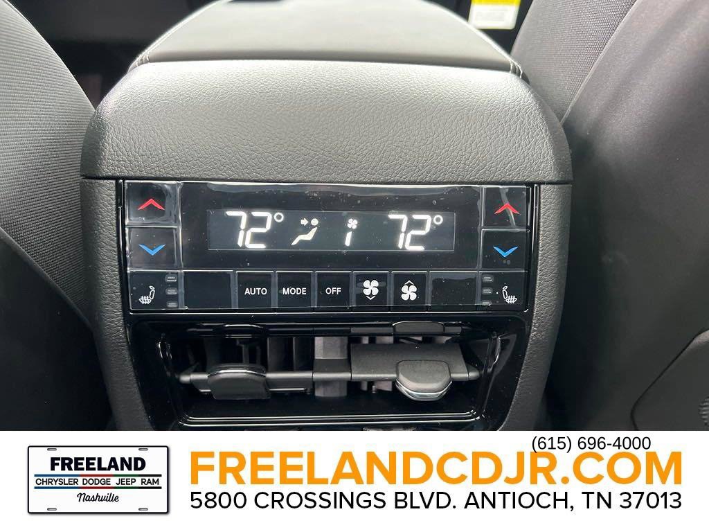 New 2024 Jeep Grand Cherokee Overland w/ Luxury Tech Group IV AWD/4WD image 21