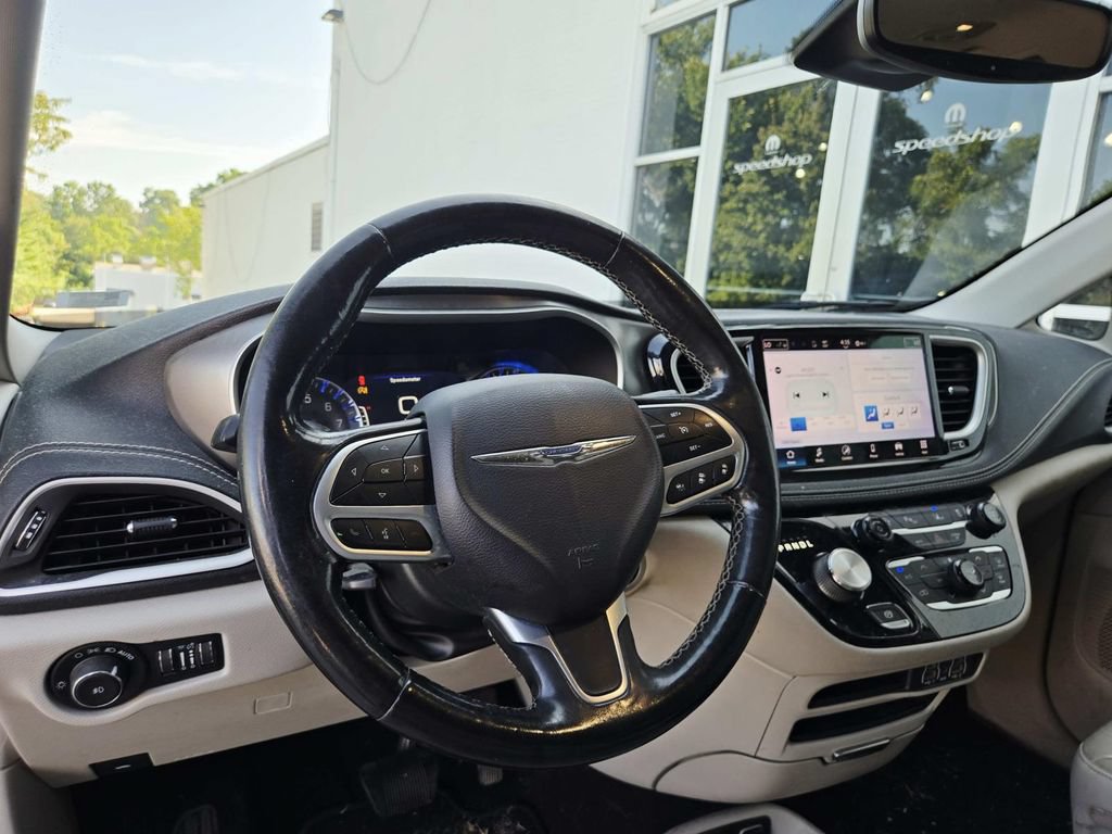 Used 2021 Chrysler Pacifica Touring-L FWD image 10