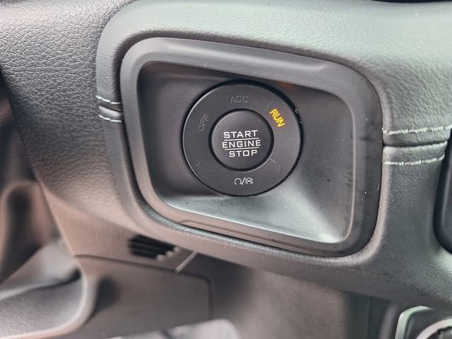 Used 2025 Jeep Wrangler Unlimited Sahara AWD/4WD image 25