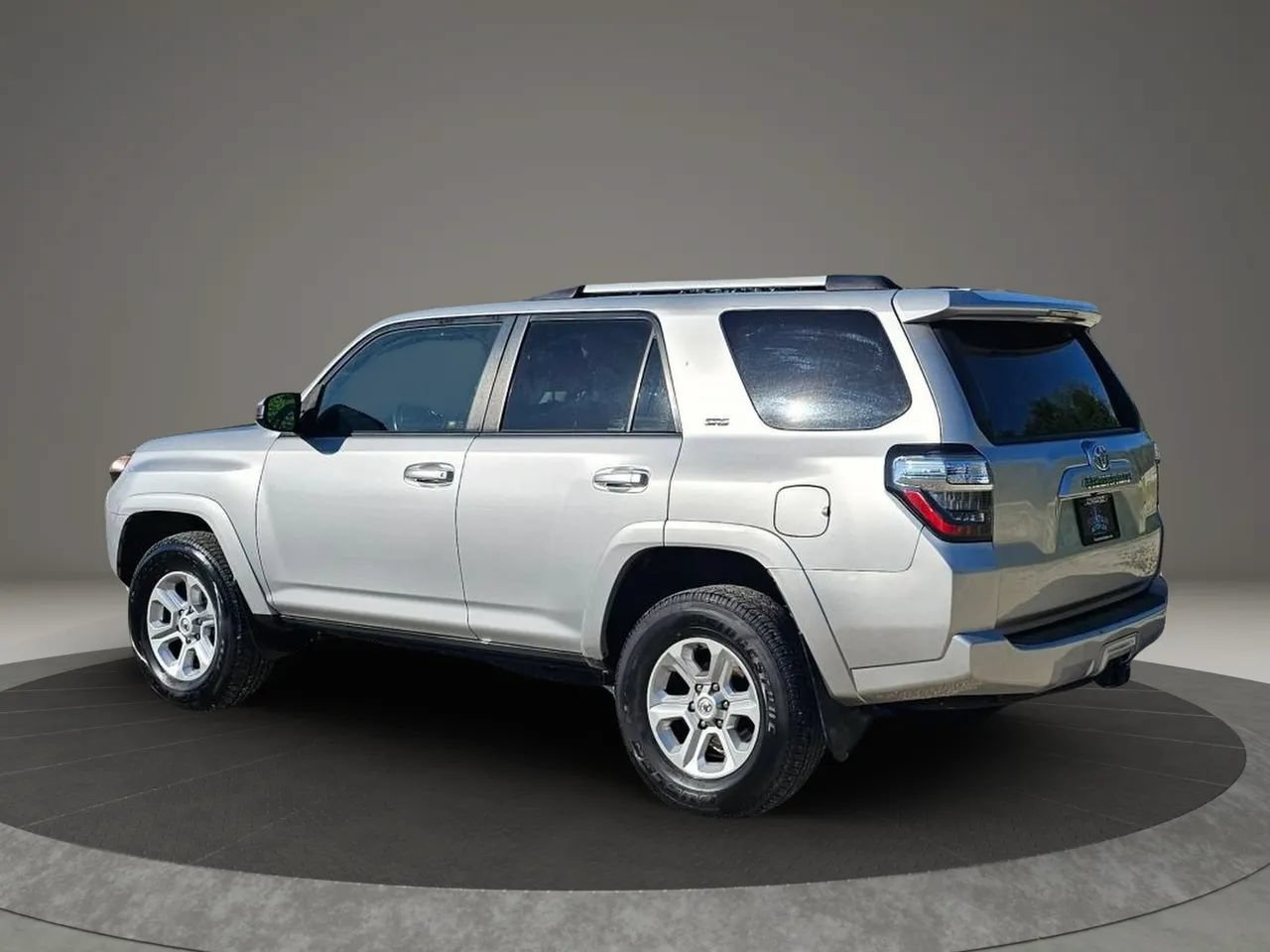 Used 2019 Toyota 4Runner SR5 AWD/4WD image 3