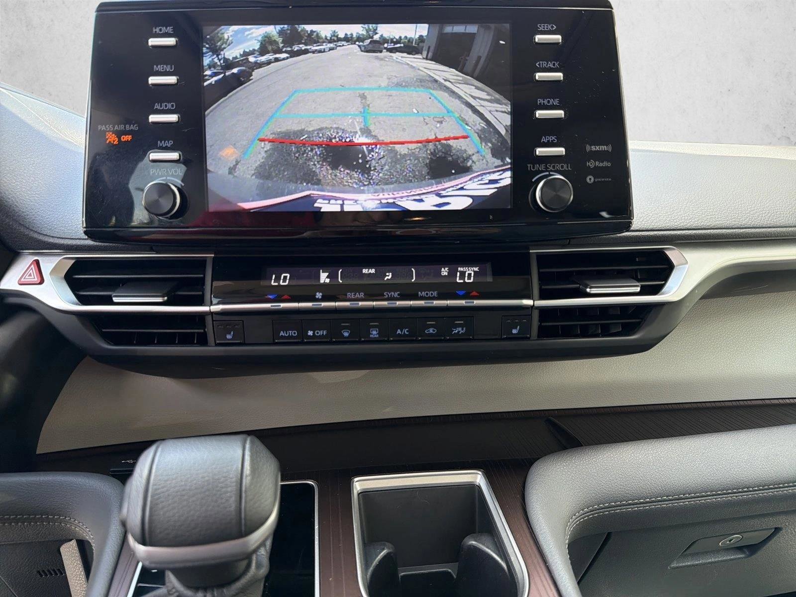 Used 2024 Toyota Sienna XLE FWD image 20