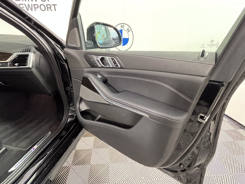 Used 2024 BMW X7 xDrive40i w/ M Sport Package AWD/4WD image 27