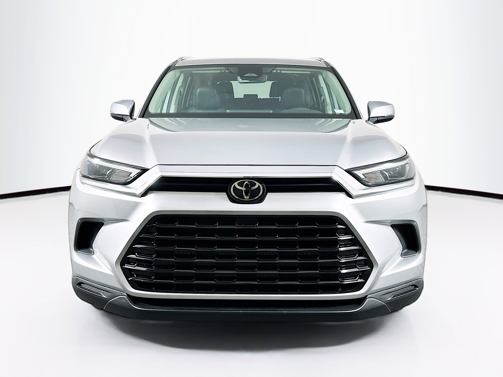 Used 2025 Toyota Grand Highlander AWD image 2