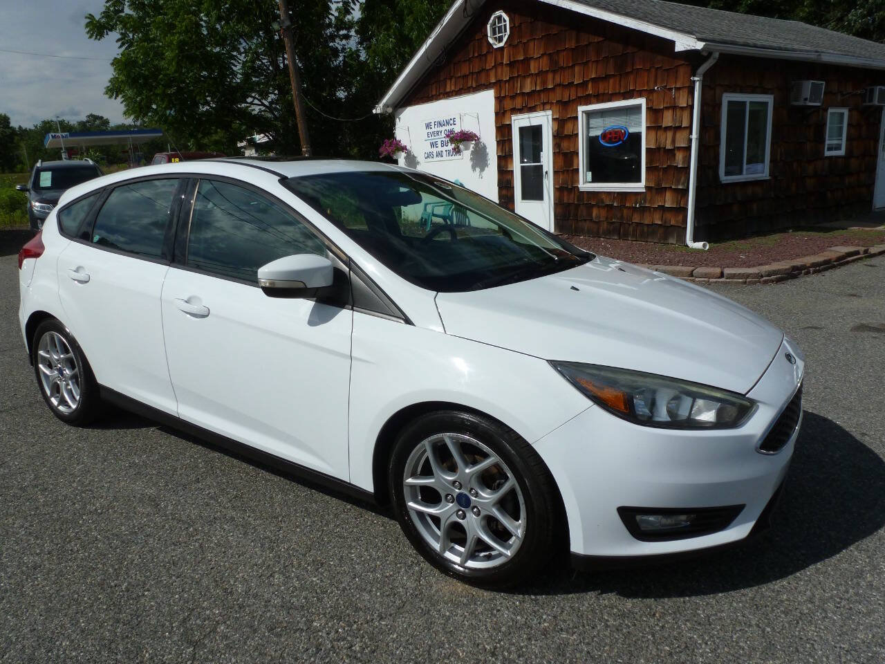 Used 2015 Ford Focus SE w/ Equipment Group 201A FWD image 4