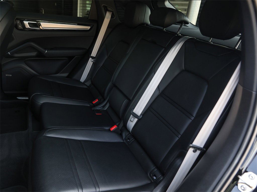 Certified 2023 Porsche Cayenne Platinum Edition image 35