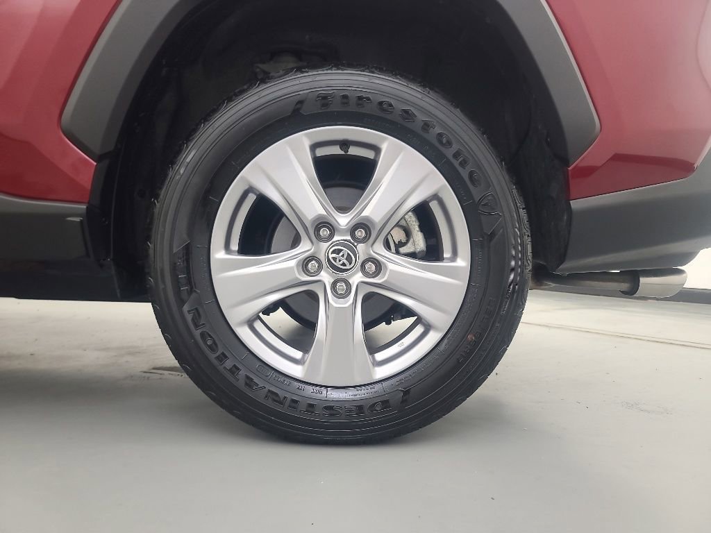 Used 2025 Toyota RAV4 XLE AWD/4WD image 11