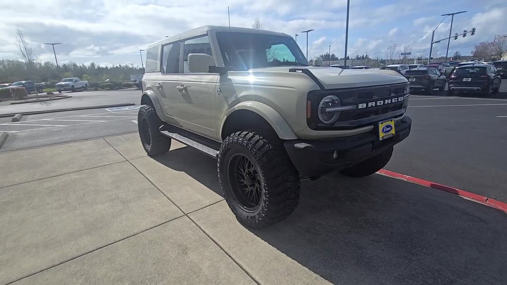 Used 2025 Ford Bronco Outer Banks image 5