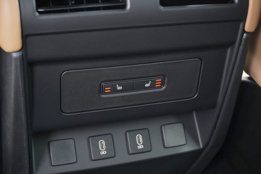 New 2026 Land Rover Defender 110 S AWD/4WD image 29