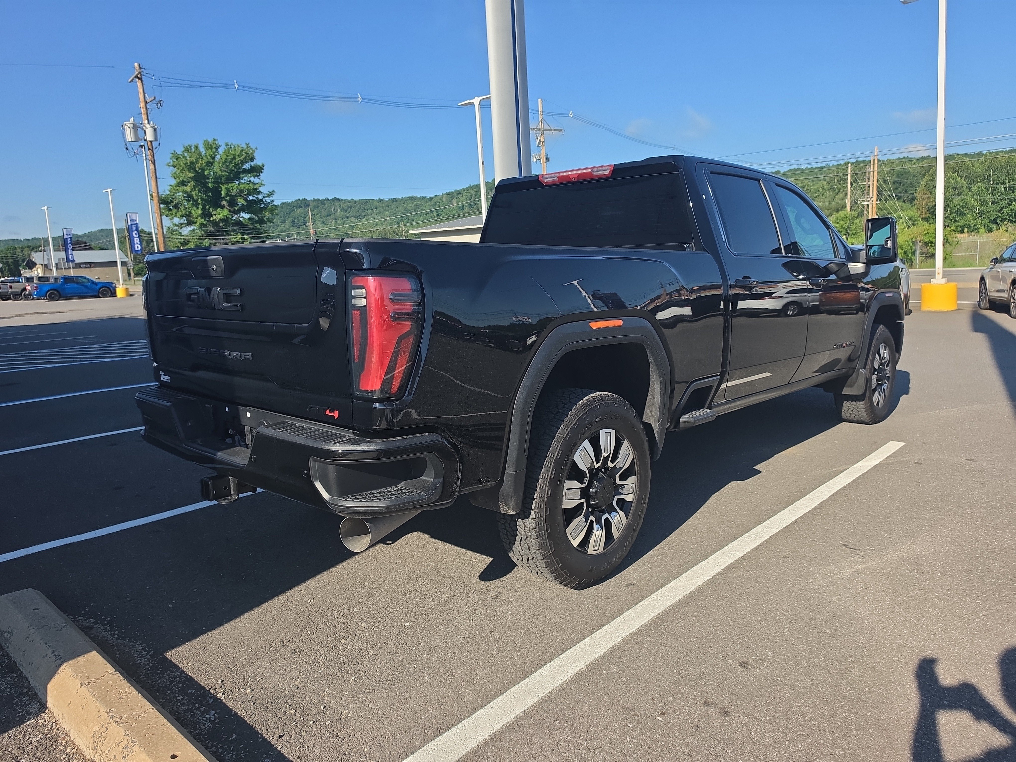 Used 2025 GMC Sierra 2500 AT4 AWD/4WD video 3