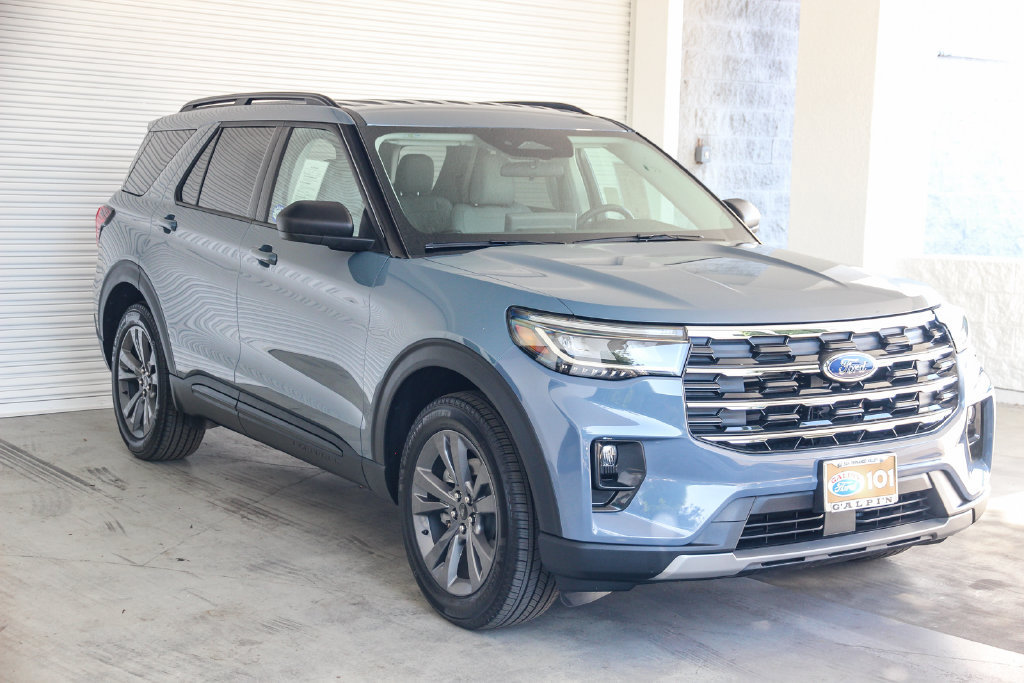 Certified 2026 Ford Explorer Active w/ Active Comfort Package AWD/4WD image 3