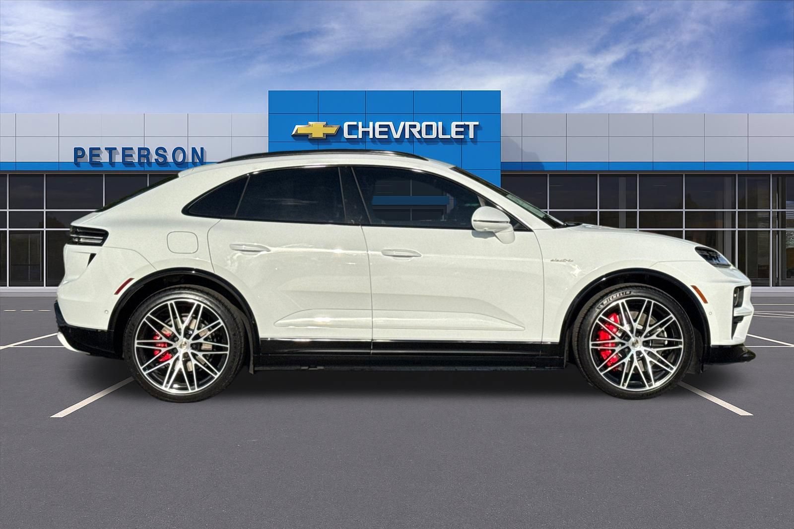 Used 2025 Porsche Macan Turbo Electric AWD/4WD image 3