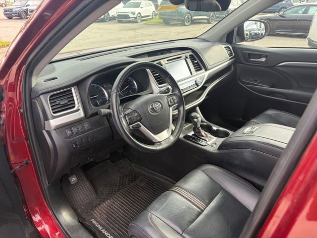Used 2019 Toyota Highlander SE w/ Nightshade Edition image 5