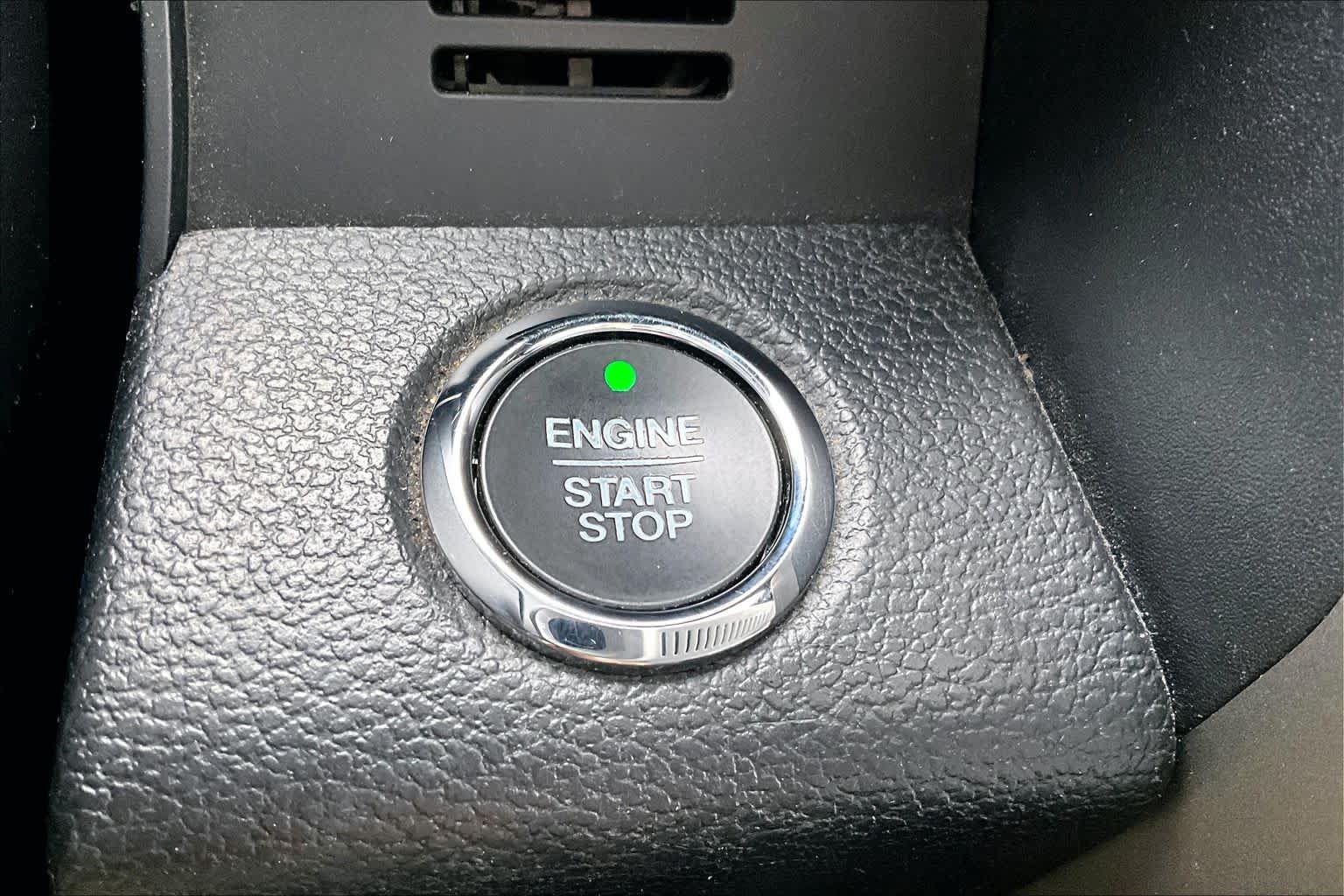 Used 2019 Ford Expedition XLT w/ Equipment Group 202A AWD/4WD image 33