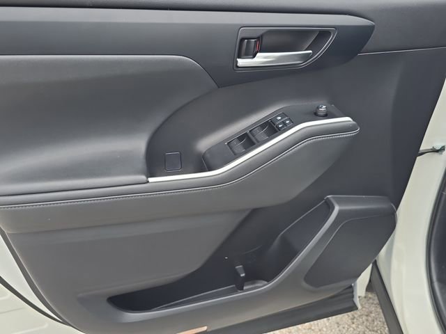 Used 2021 Toyota Highlander XLE image 19