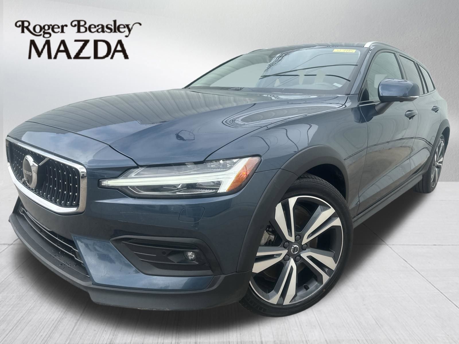 Used 2025 Volvo V60 B5 Cross Country Plus