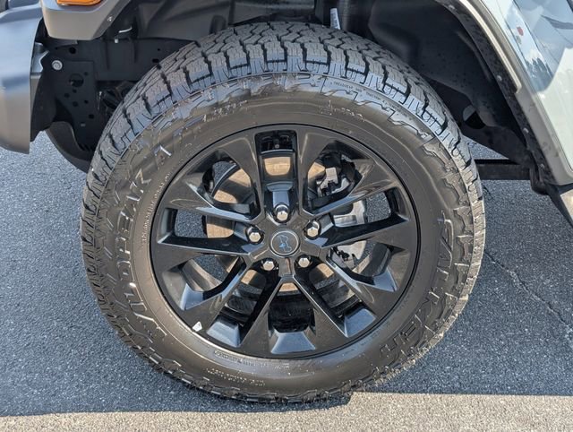 Used 2025 Jeep Wrangler Unlimited Sahara AWD/4WD image 13