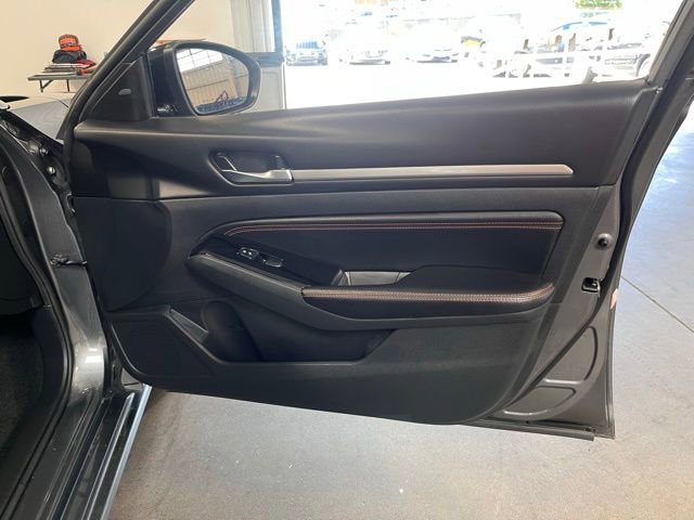 Used 2023 Nissan Altima 2.5 SR FWD image 12