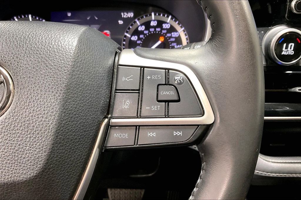 Used 2022 Toyota Highlander XLE image 25