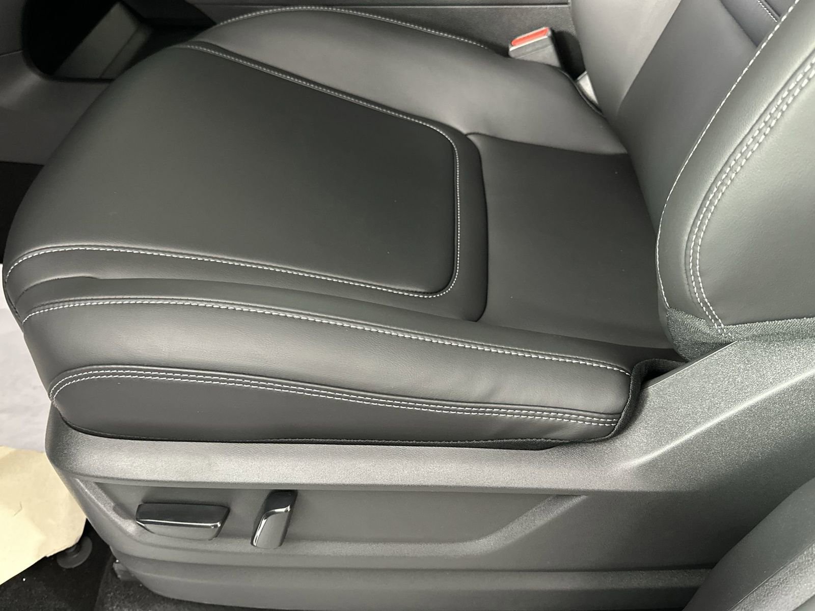 New 2026 Nissan Armada SV image 12