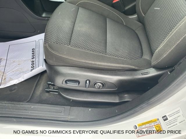 Used 2023 GMC Acadia SLE image 11