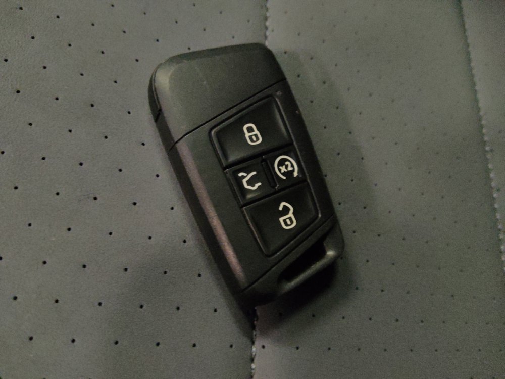 Used 2025 Volkswagen Jetta SE FWD image 32