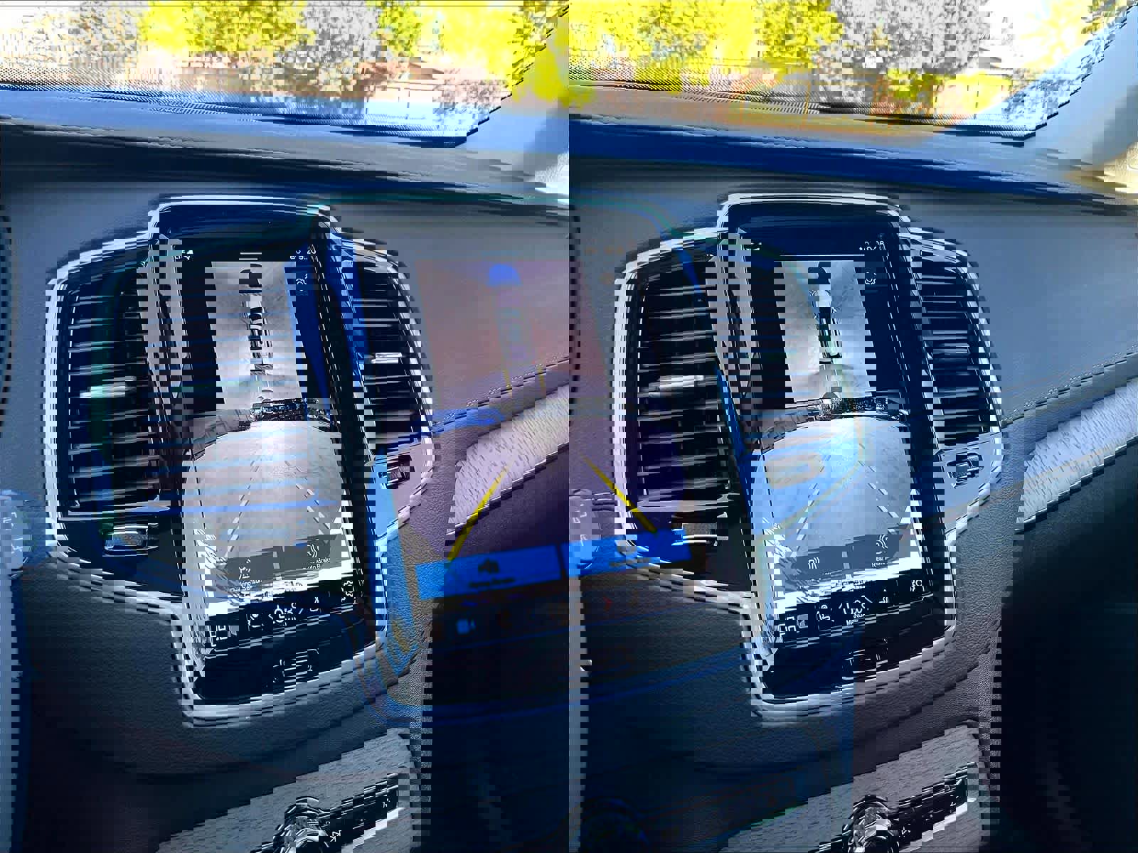 Used 2024 Volvo XC90 T8 Ultimate w/ Protection Package Premier image 24