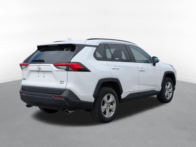 Used 2021 Toyota RAV4 XLE w/ Convenience Package AWD/4WD image 3