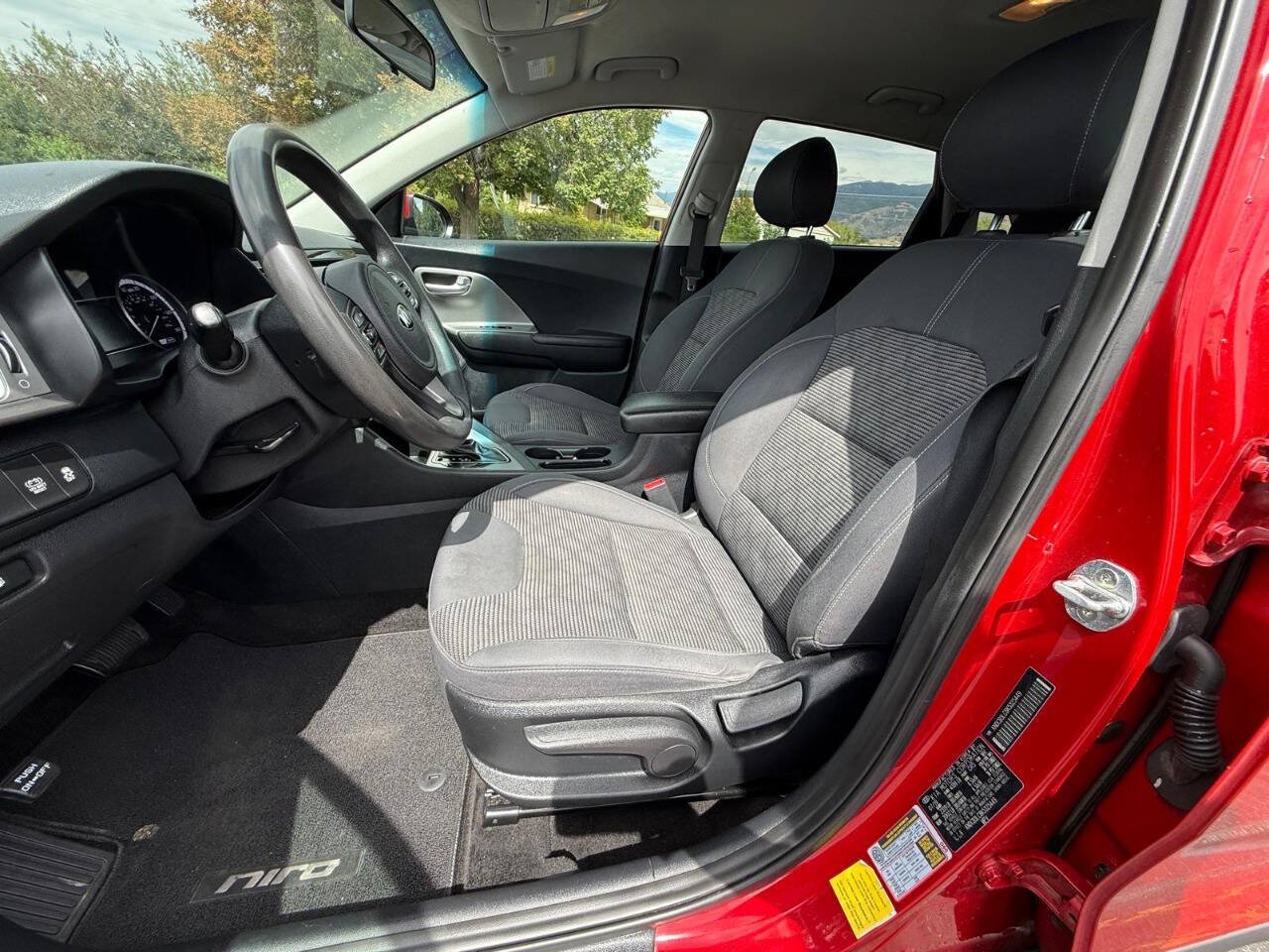 Used 2019 Kia Niro LX FWD image 10