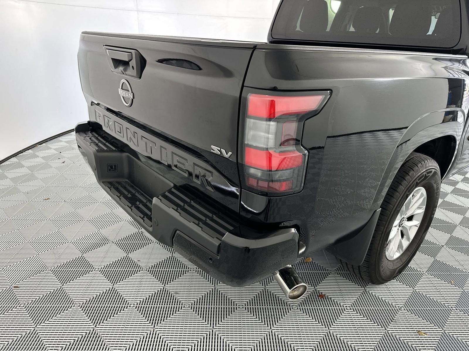 Used 2024 Nissan Frontier SV w/ Technology Package image 26