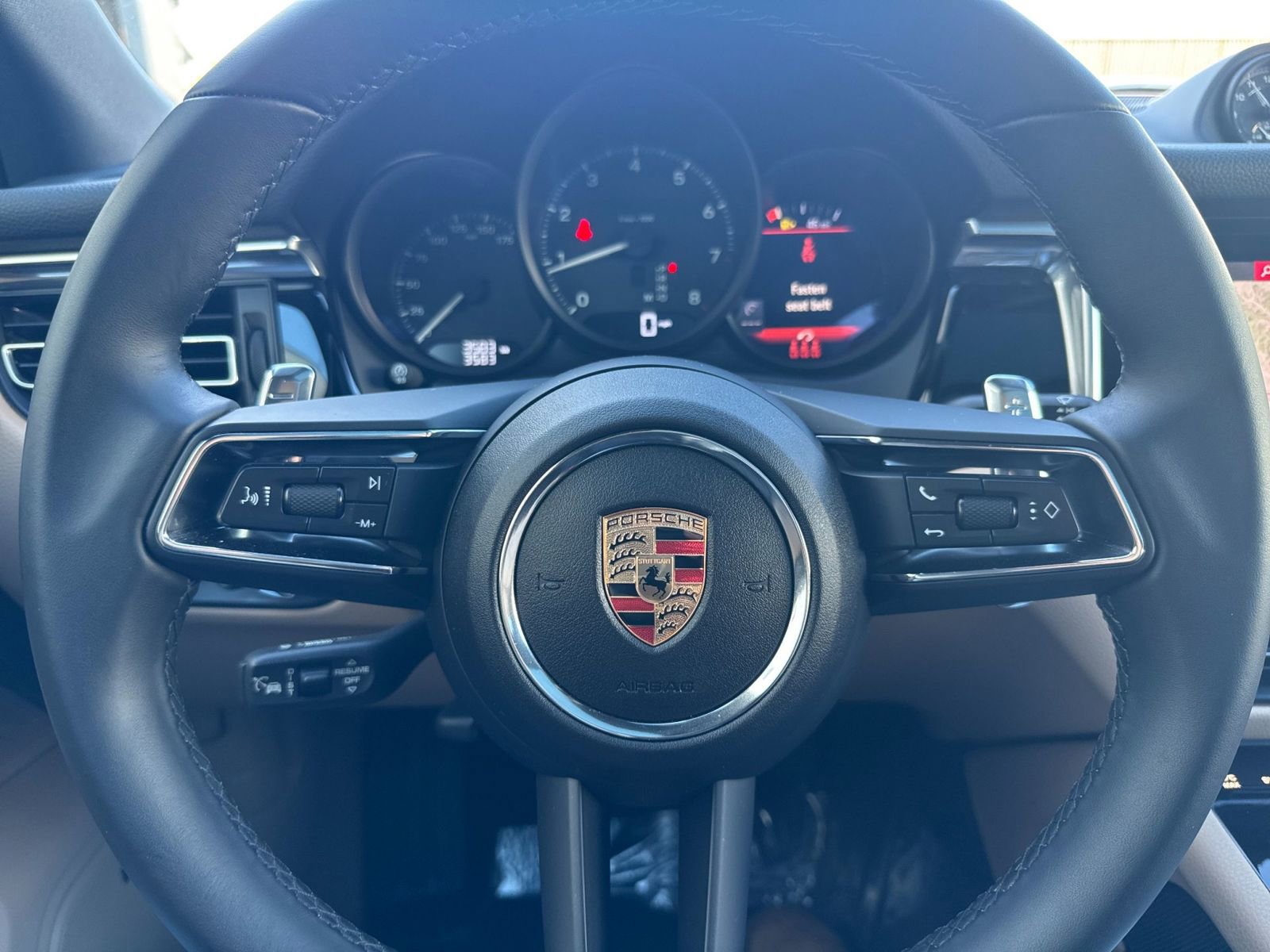 Certified 2025 Porsche Macan image 27