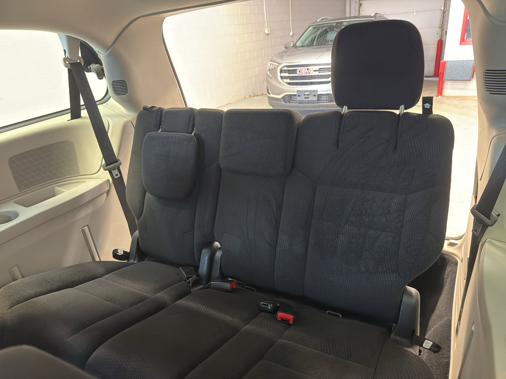 Used 2014 Dodge Grand Caravan American Value Package FWD image 25