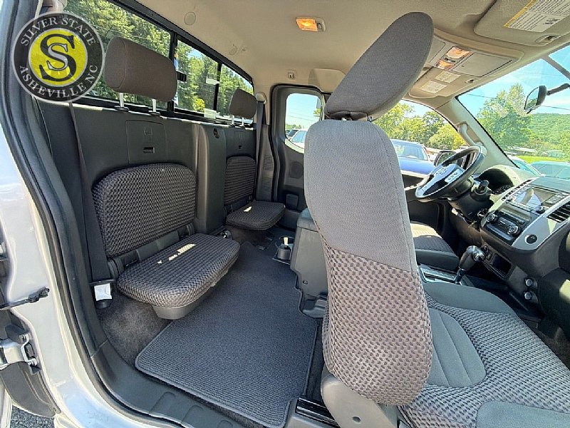 Used 2015 Nissan Frontier SV AWD/4WD image 21