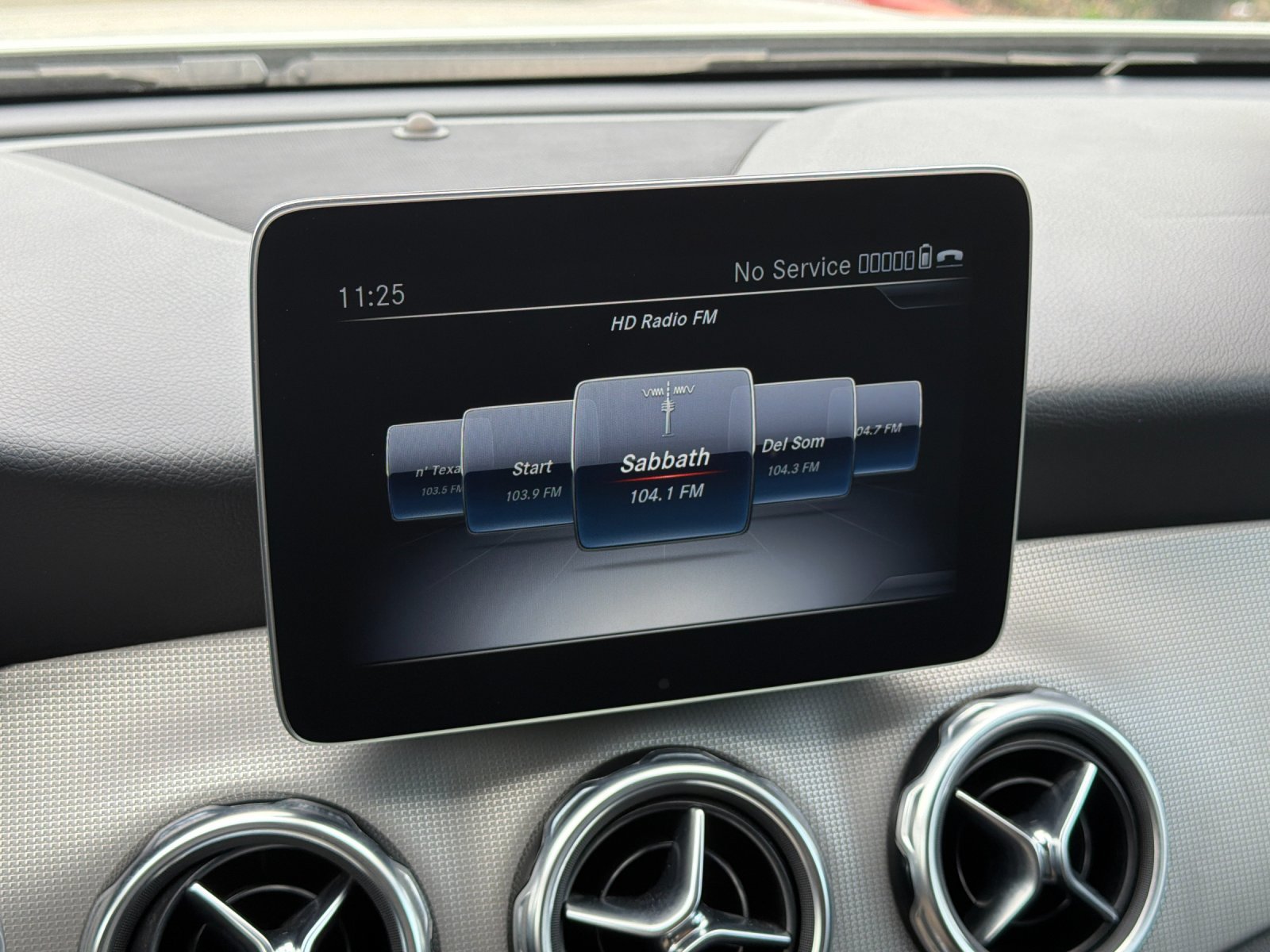 Certified 2020 Mercedes-Benz GLA 250 4MATIC image 17