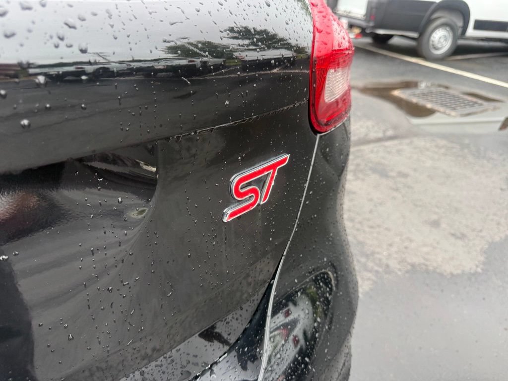 Used 2017 Ford Focus ST w/ Equipment Group 401A FWD image 41