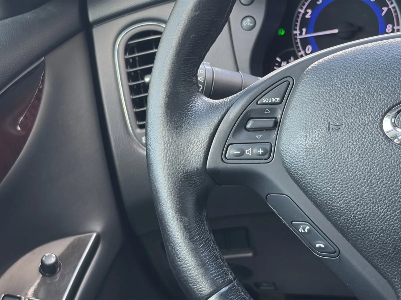 Used 2015 INFINITI QX50 AWD image 29