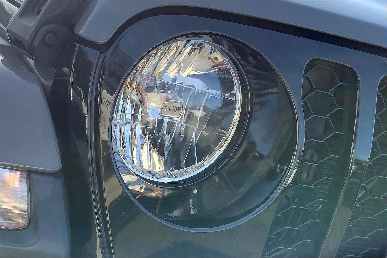 Certified 2023 Jeep Gladiator Willys image 25